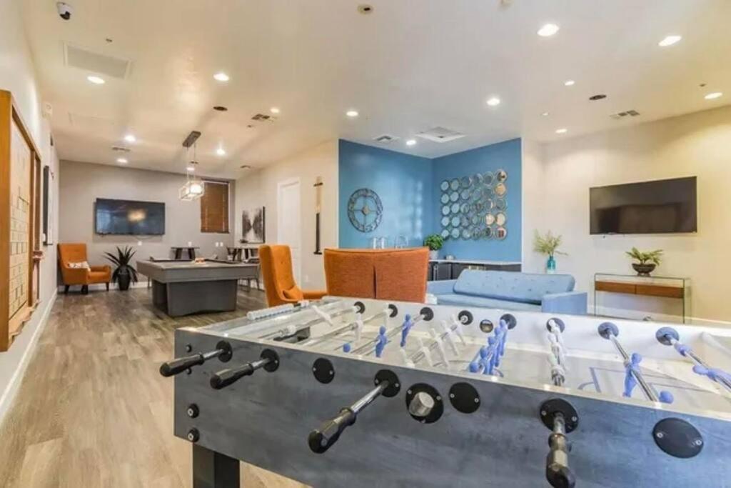 Апартаменты Modern 2Br Oasis! Феникс Экстерьер фото