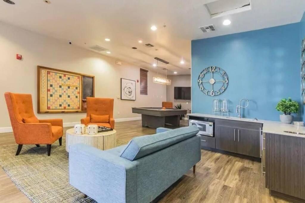 Апартаменты Modern 2Br Oasis! Феникс Экстерьер фото